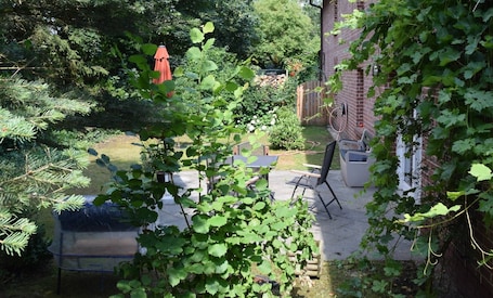 テラス / パティオ. Apartment 'Ferienwohnung Eulenhof' with Private Terrace, Private Garden and Wi-Fi