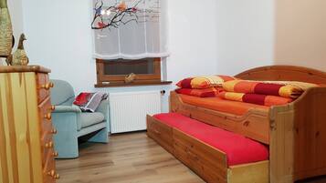 2 bedrooms, iron/ironing board, free WiFi, bed sheets