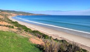Una spiaggia nelle vicinanze