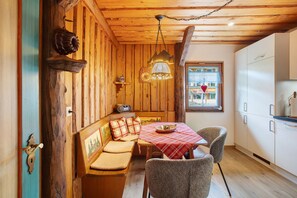 Dining - Apartment 'Florianshütte' with Shared Garden, Balcony and Wi-Fi (Schluchsee)