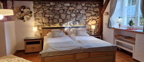 Free WiFi, bed sheets