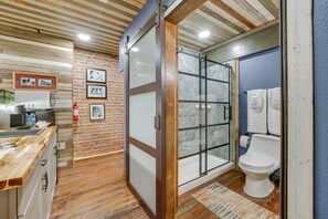 Towels - Historic Texarkana Studio Rental: Walk to Downtown (Texarkana)