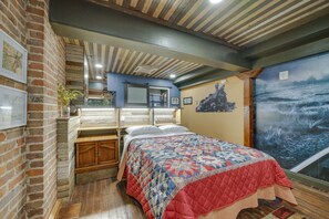 Spa - Historic Texarkana Studio Rental: Walk to Downtown (Texarkana)