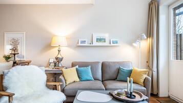 TV, fireplace, stereo