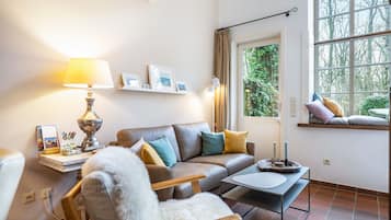 TV, fireplace, stereo