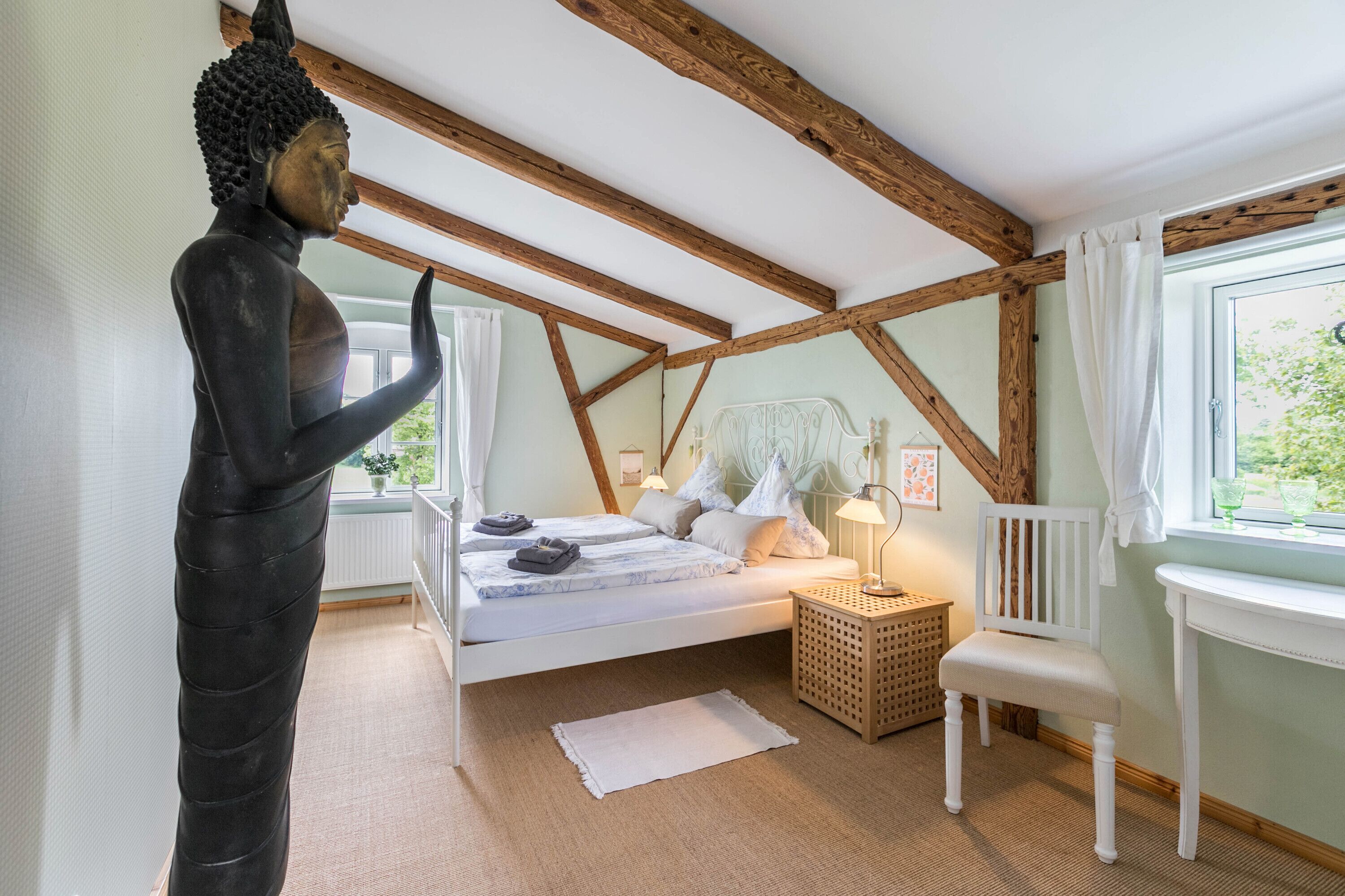 2 bedrooms, iron/ironing board, free WiFi, bed sheets