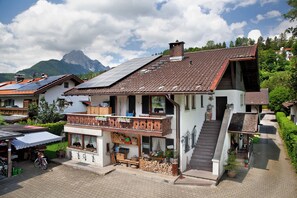 Exterior - Apartment 'Brunnsteinnest' with Mountain View, Balcony and Wi-Fi (Mittenwald)