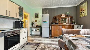 Fridge, microwave, oven, stovetop