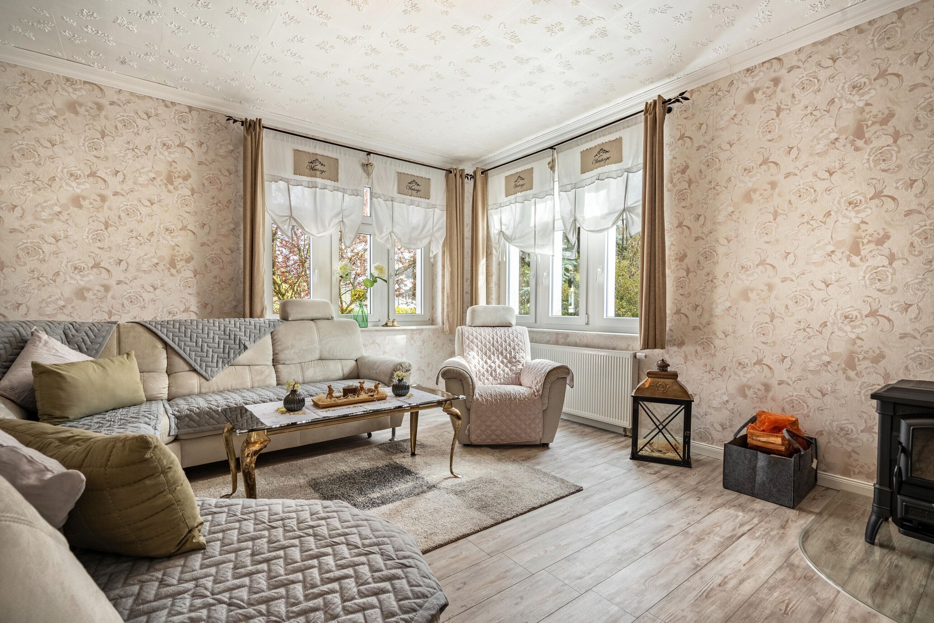 Fernseher, Kamin, Stereoanlage