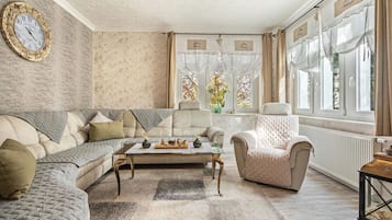 TV, fireplace, stereo