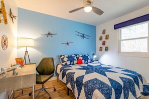 3 Schlafzimmer, Schreibtisch, Bügeleisen/Bügelbrett, Reisekinderbett