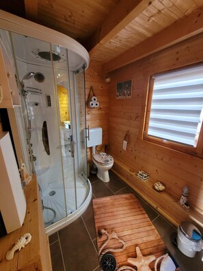 Dusche, Haartrockner, Handtücher