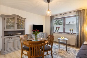 Dining - Apartment 'Marla' with Shared Terrace, Shared Garden and Wi-Fi (Lauterbach)