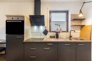 Fridge, microwave, oven, stovetop - Apartment 'Marla' with Shared Terrace, Shared Garden and Wi-Fi (Lauterbach)