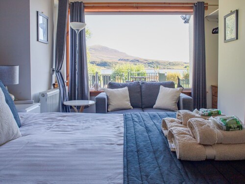 Stunning private villa for 6 guests with WIFI, TV and patio