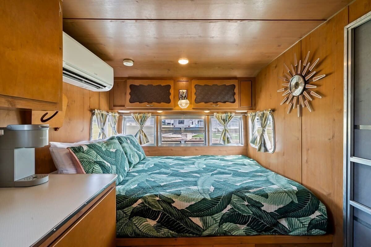 5 bedrooms, WiFi, bed sheets