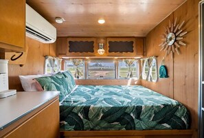 1 bedroom, WiFi, bed sheets - Miss Mary | Glamping | Pool | Outdoor Fireplace (Willow City)
