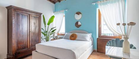 1 slaapkamer, een bureau, wifi, beddengoed
