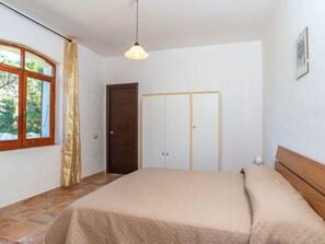 4 bedrooms, travel crib, free WiFi - Cosy apartment for 9 guests with A/C, WIFI, TV and patio (Valledoria)