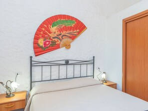 2 bedrooms, travel cot, free WiFi - Beautiful apartment for 4 guests with WIFI, A/C, TV, terrace and pets allowed (Valledoria)