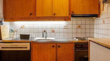 Micro-ondes, four, lave-vaisselle, grille-pain