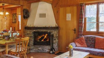 Télévision, cheminée