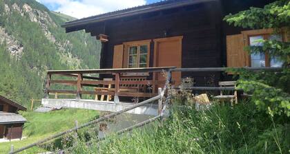 Casa de vacaciones privada con WIFI, TV, patio, mascotas permitida, vista panorámica, aparcamiento