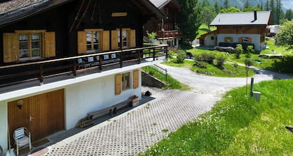 Wunderbares alleinstehendes Ferienhaus mit W-LAN, TV, Innenhof, Haustiere erlaubt und Panoramablick
