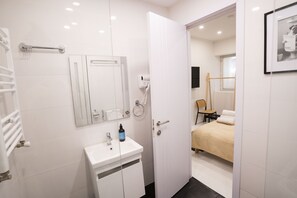 Standard Double Room, 1 King Bed | In-room safe, iron/ironing board, free WiFi, bed sheets - Sulitzer Residence (Tbilisi)