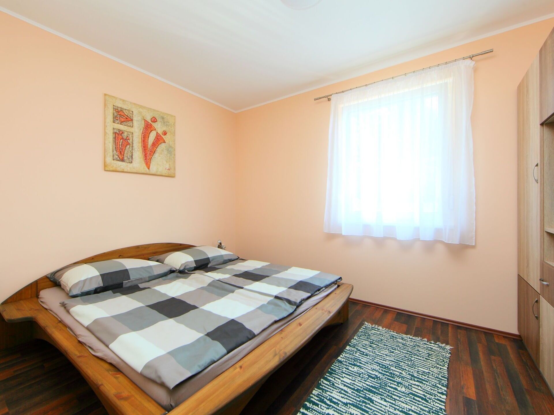 3 bedrooms, travel crib, free WiFi, bed sheets
