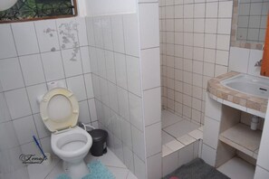 Hårføner, håndklær, såpe og toalettpapir