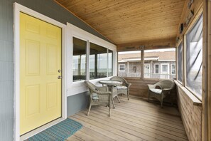 Unclassified image, 4 of 50, button - Wonderful Beach Front Dog Friendly Classic Beach Home, Direct beach access. (Oak Island)