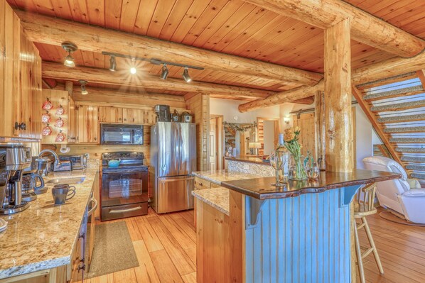 Een koelkast, een magnetron, een vaatwasser