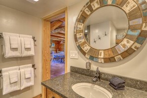 Hair dryer, towels, shampoo - Charming Cabana Dichoso: Hot Tub, Game Room, Private Pond, Pet-Friendly and Stunning Mountain Views! (Pagosa Springs)
