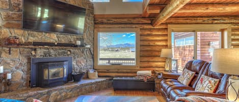 Smart TV, chimenea, futbolito