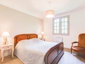 3 quartos, berço de viagem, Wi-Fi de cortesia, roupa de cama