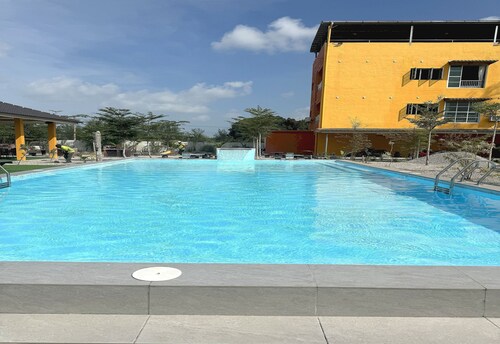 Capital O 90949 Pelangi Beach Resort Mersing