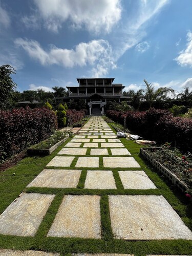 Vintage Village Resort & Spa 