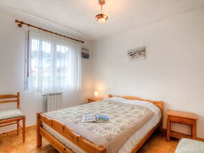 2 soverom, reiseseng for barn, wi-fi (mot et tillegg) og sengetøy