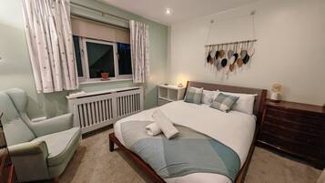 4 bedrooms, iron/ironing board, free WiFi