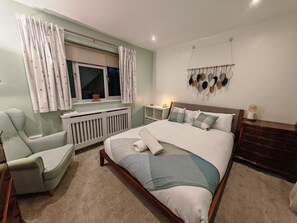 4 bedrooms, iron/ironing board, free WiFi