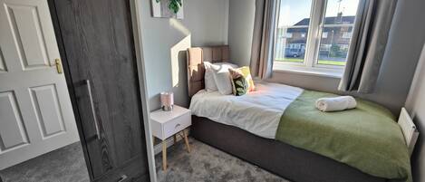 4 habitaciones, tabla de planchar con plancha y wifi gratis