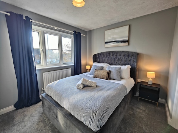 4 bedrooms, iron/ironing board, free WiFi