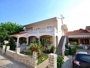 Exterior - Cosy apartment for 6 people with A/C, WIFI, TV and terrace (Zadar)