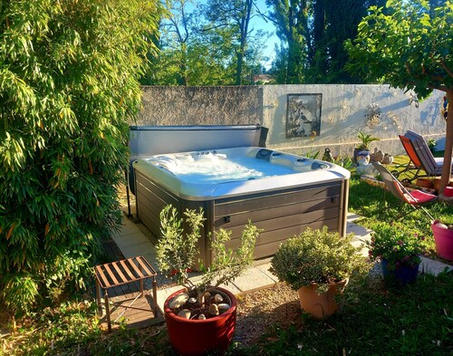 Petit gîte 35m2 entre Alpilles et Luberon piscine, spa, lit 160