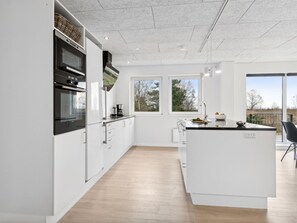 Fridge, microwave, dishwasher, cookware/dishes/utensils