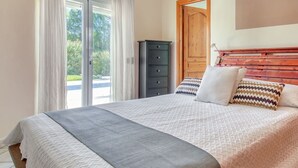 A bedroom with a bed, a dresser, and a door leading to an outdoor area. - Stunning private villa for 6 people with WIFI, A/C, private pool, TV, terrace and pets allowed (Teulada)