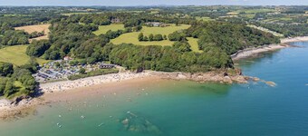 The Bay Apartment - Sea Views Village Centre