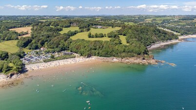 The Bay Apartment - Sea Views Village Centre
