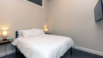 3 bedrooms, iron/ironing board, travel crib, WiFi